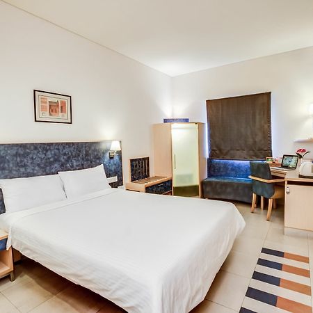 Radha Hometel Bangalore Buitenkant foto