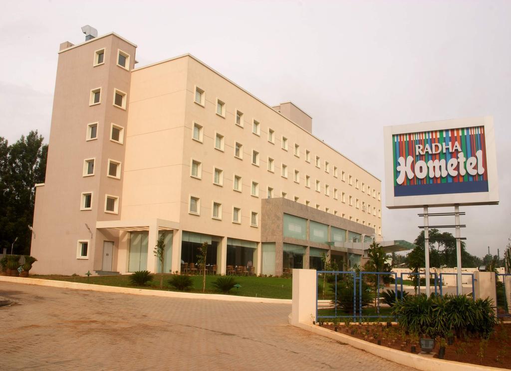 Radha Hometel Bangalore Buitenkant foto