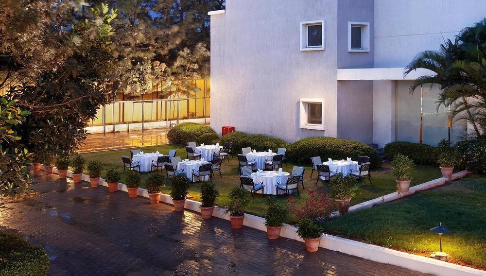 Radha Hometel Bangalore Buitenkant foto