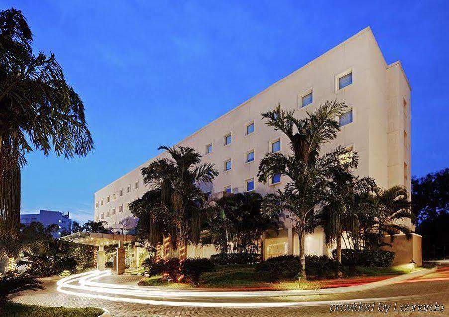 Radha Hometel Bangalore Buitenkant foto