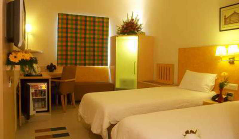 Radha Hometel Bangalore Buitenkant foto