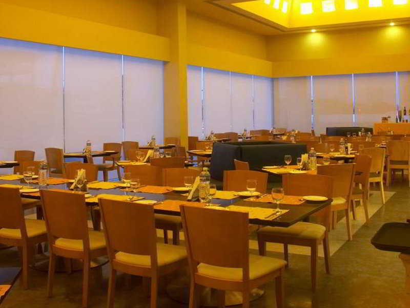 Radha Hometel Bangalore Buitenkant foto