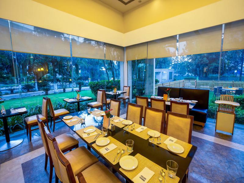 Radha Hometel Bangalore Buitenkant foto