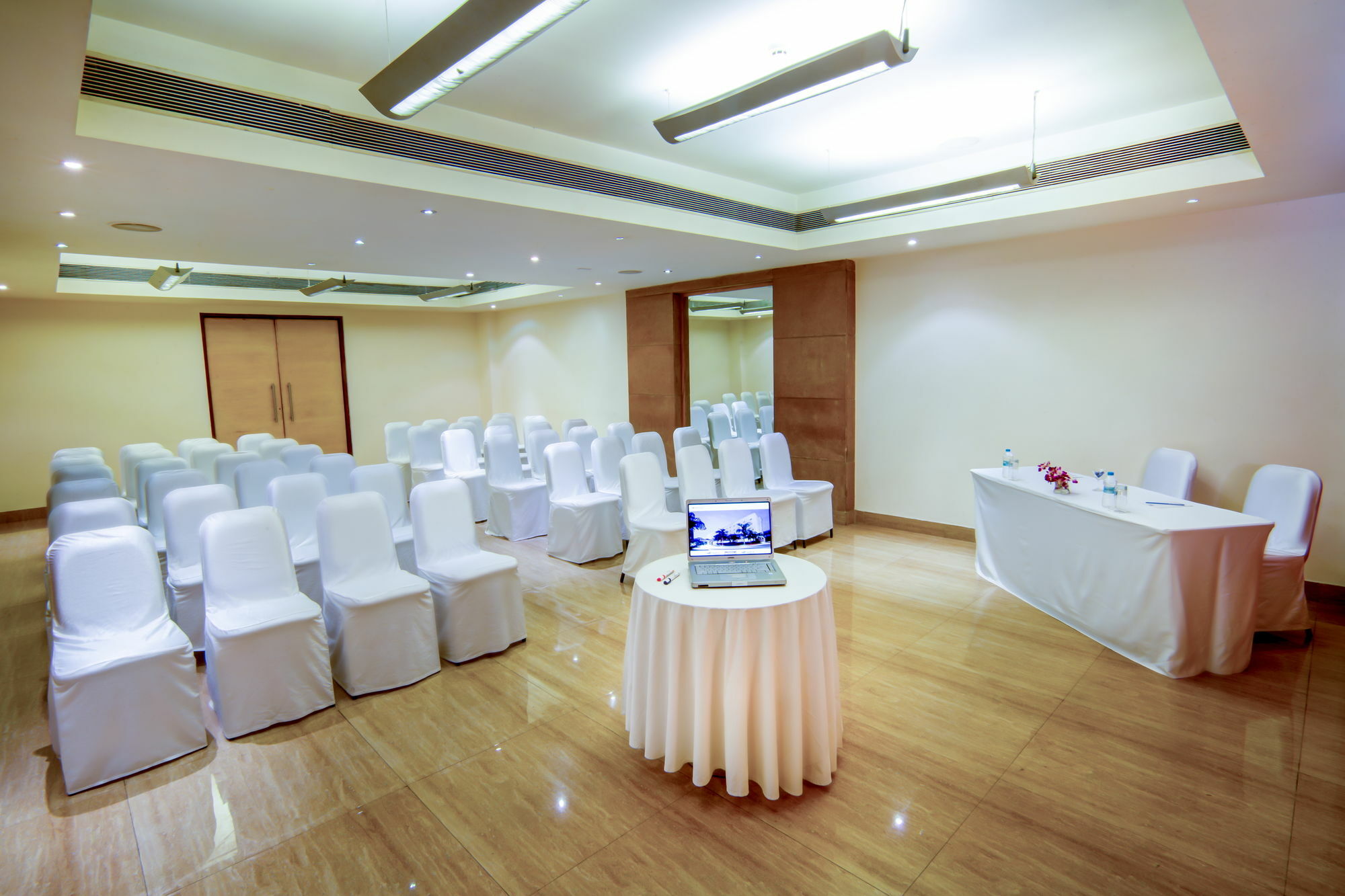 Radha Hometel Bangalore Buitenkant foto
