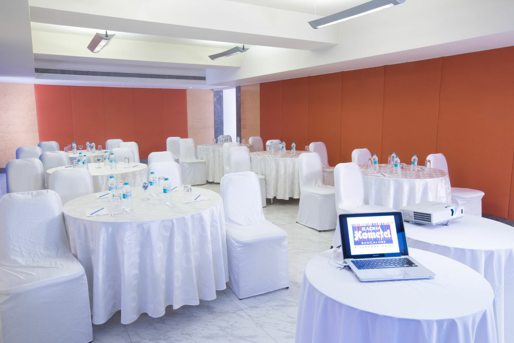 Radha Hometel Bangalore Buitenkant foto