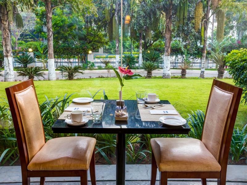 Radha Hometel Bangalore Buitenkant foto